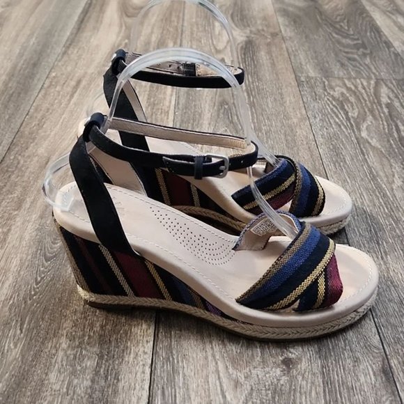 UGG Australia Striped Nyssa Wedge Espadrille Sandals Size 7 - Picture 3 of 8
